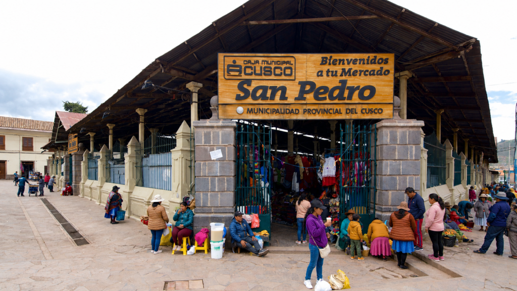 andean-treks-machupicchu-mercado-san-pedro.