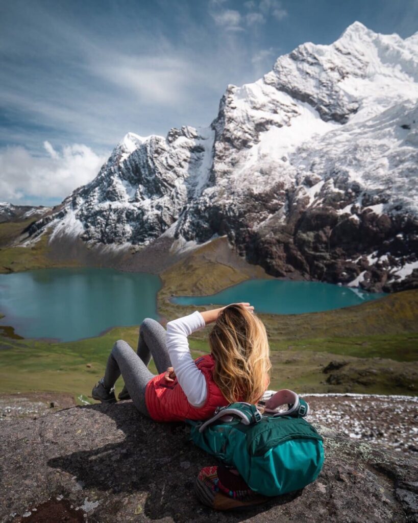 Paisaje de alta montaña en el trek de Ausangate con nevados y lagunas andinas