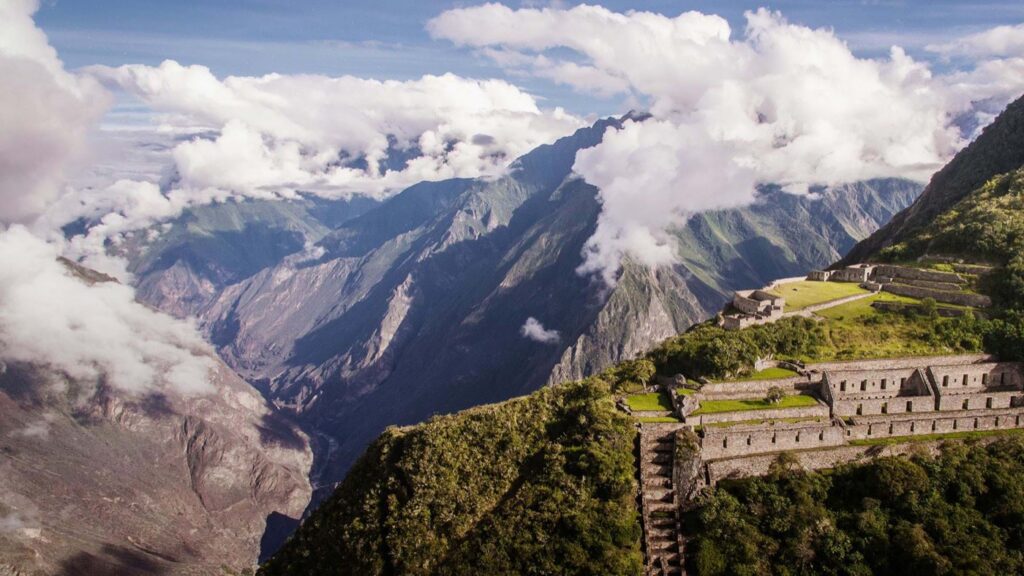 Vista del profundo cañón del Apurímac desde el sendero hacia Choquequirao