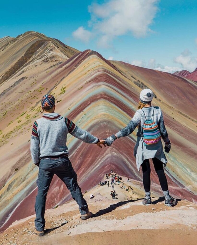 Montaña de Colores Vinicunca con sus franjas minerales en Cusco